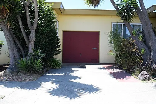 411 42nd St Photo 1