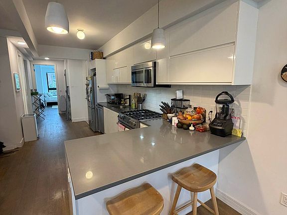 5th image of 56 Vernon Ave #3