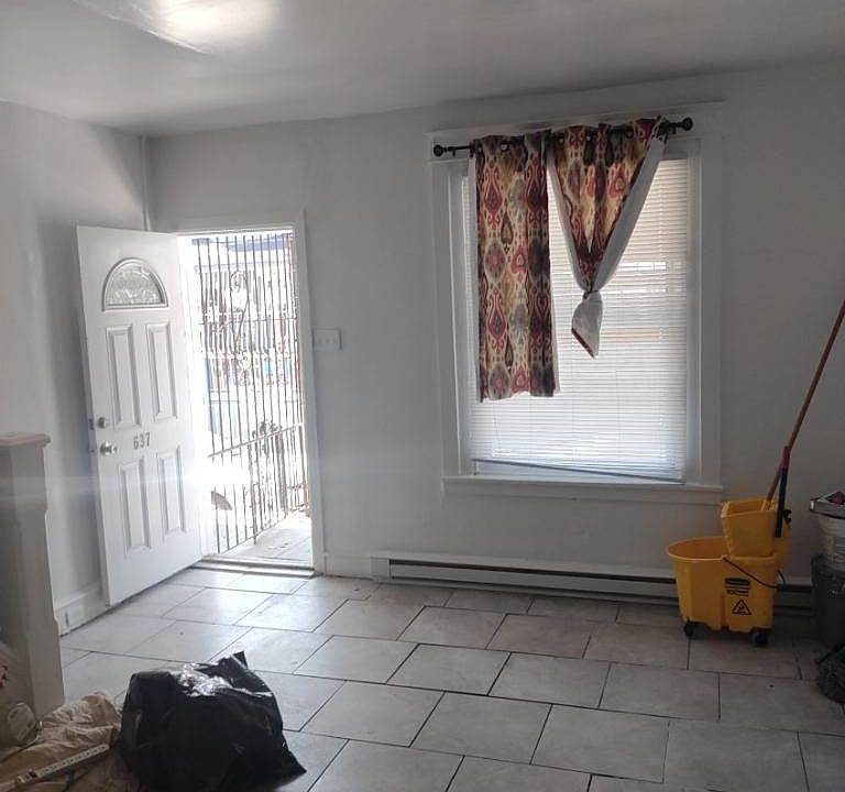 1st image of 637 E Thayer St