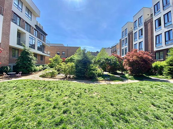 4th image of 69 Ten Eyck St #2K