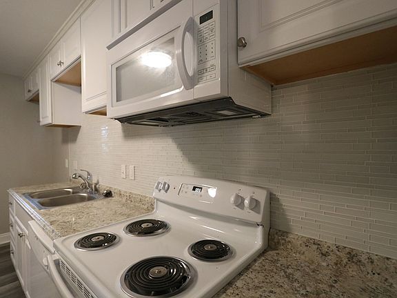 3rd image of 328 Avenue C