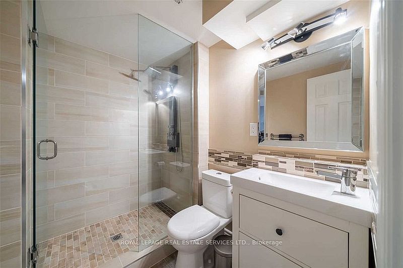 Oakville Townhouse for rent - 4 Bedrooms — photo 17