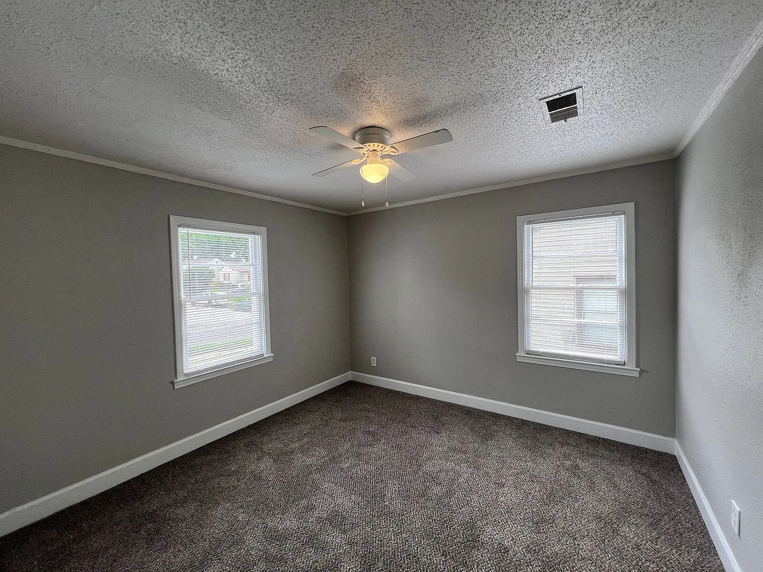 2727 Henley Dr — Photo 4