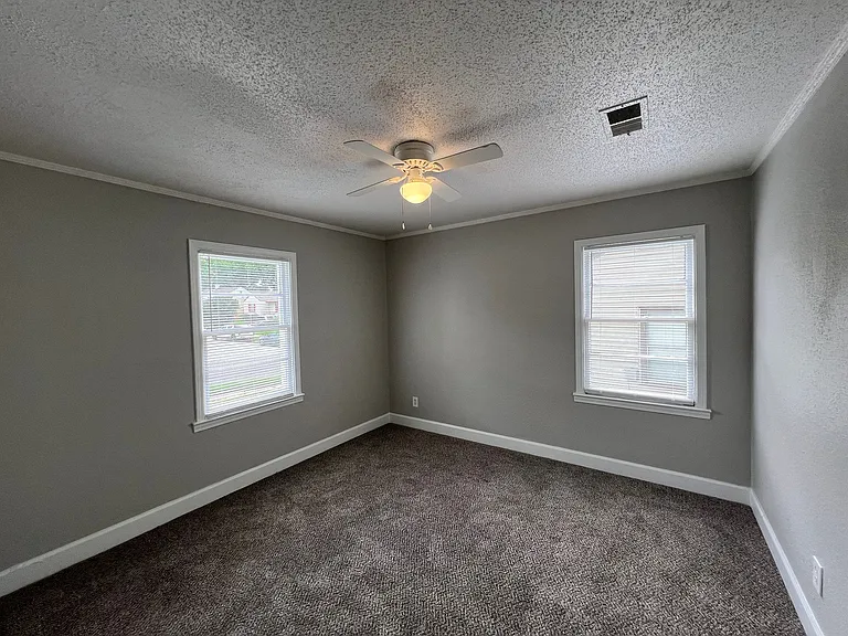2727 Henley Dr — Photo 7