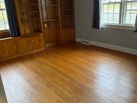 2nd image of 1600 Fenton St