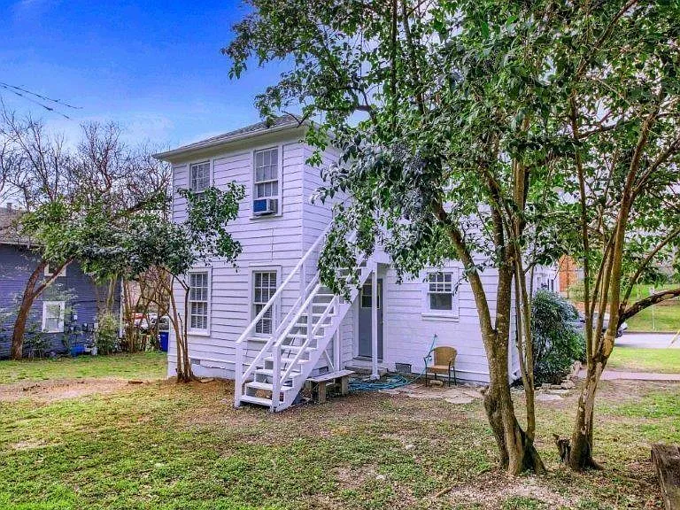 3211 Tom Green St — Photo 16