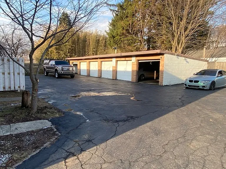 2112 Fulton Rd NW — Photo 2