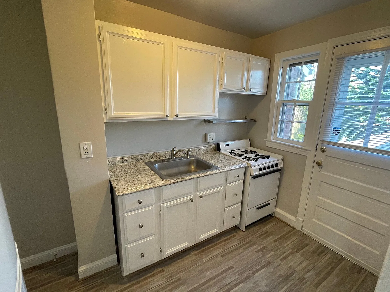 534 E Nelson Ave — Photo 4