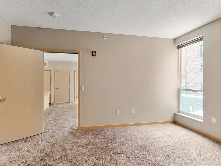 L14 Flats — Photo 72