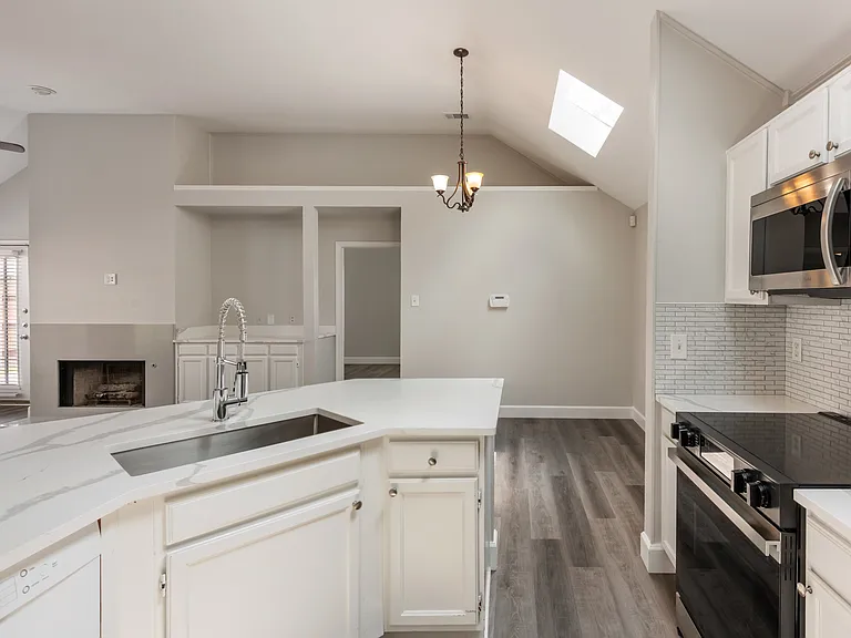 2212 Lakeshore Dr — Photo 10