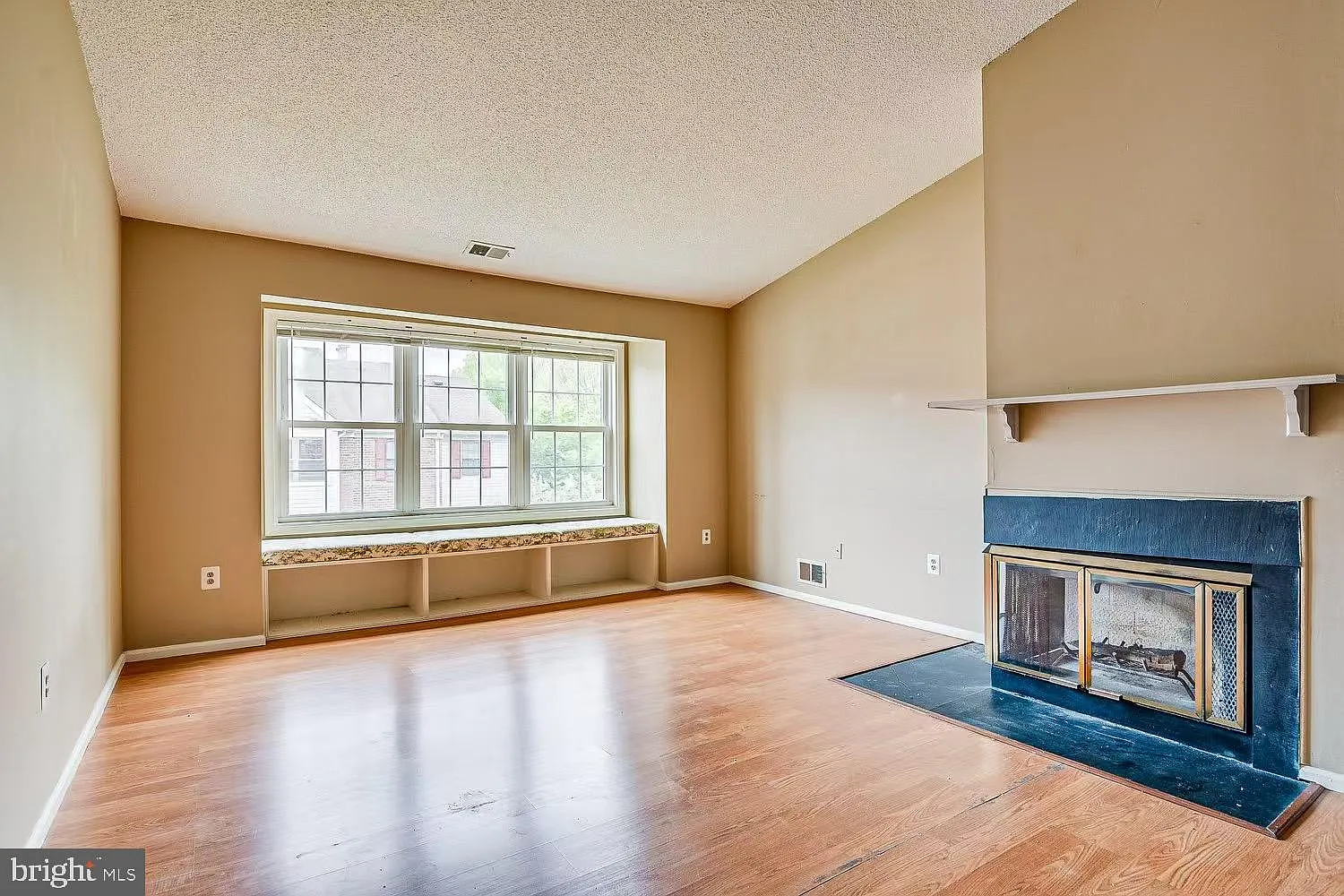 2 bed, 2.0 bath, 1203 sqft, $2,350 — Photo 1