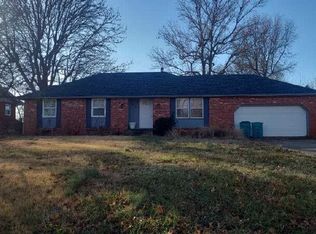 904 E Smith St, Springfield, MO 65803