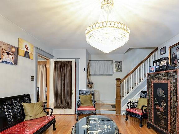 3rd image of 3926 Dyre Ave