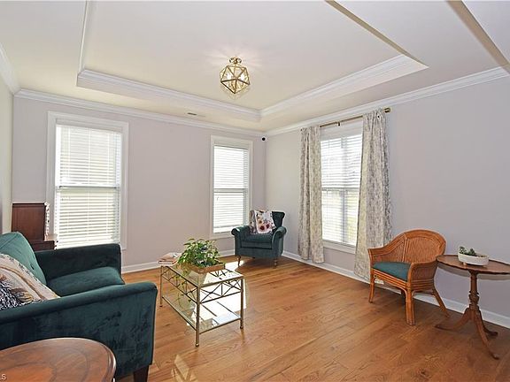 5th image of 718 Sugarberry Ln