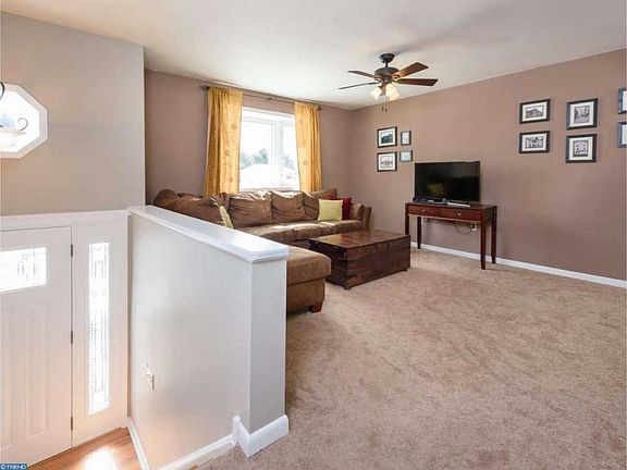 4th image of 15 Hillcrest Dr