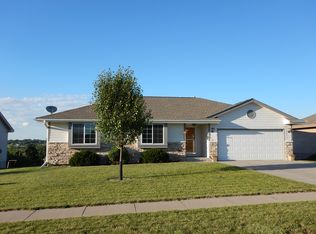 111 Hickory Ridge Dr, Glenwood, IA 51534