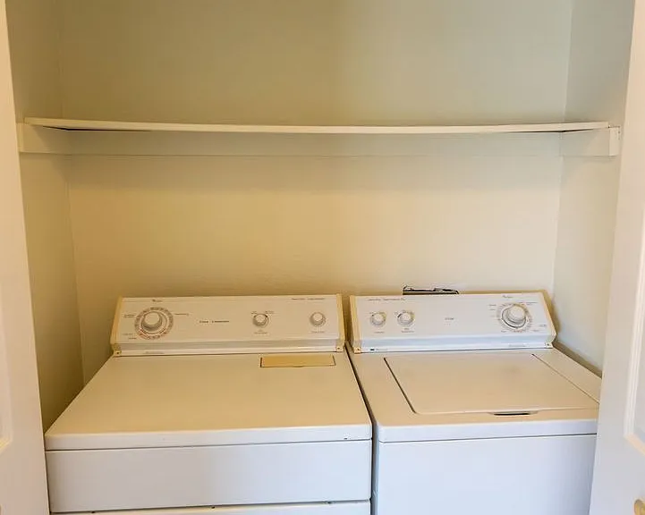 Highline Pointe Apts. — Photo 17