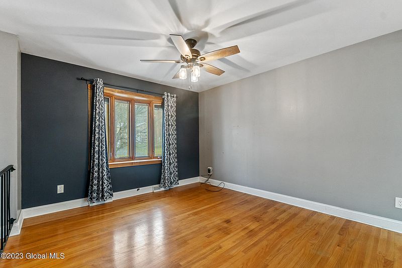 4th image of 6 Chinquapin Avenue