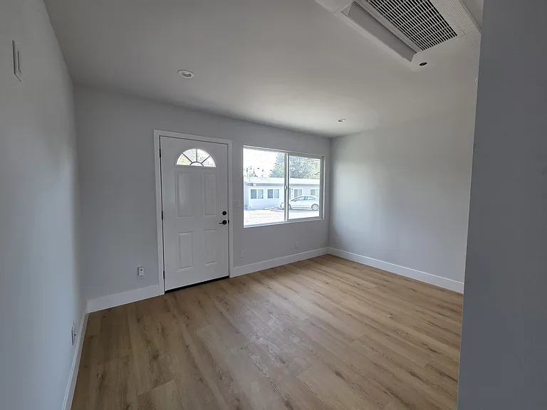 1500 S Glendale Ave #4 — Photo 3