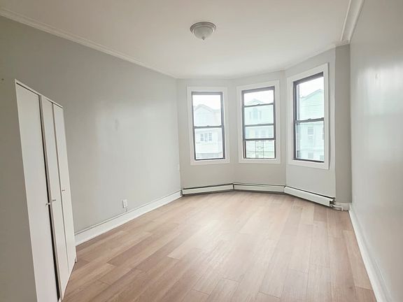 4th image of 120 Randolph Ave #3R