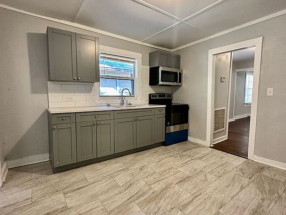 5th image of 1720 W 9th St