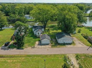 24701 N Fox River Dr, Cary, IL 60013