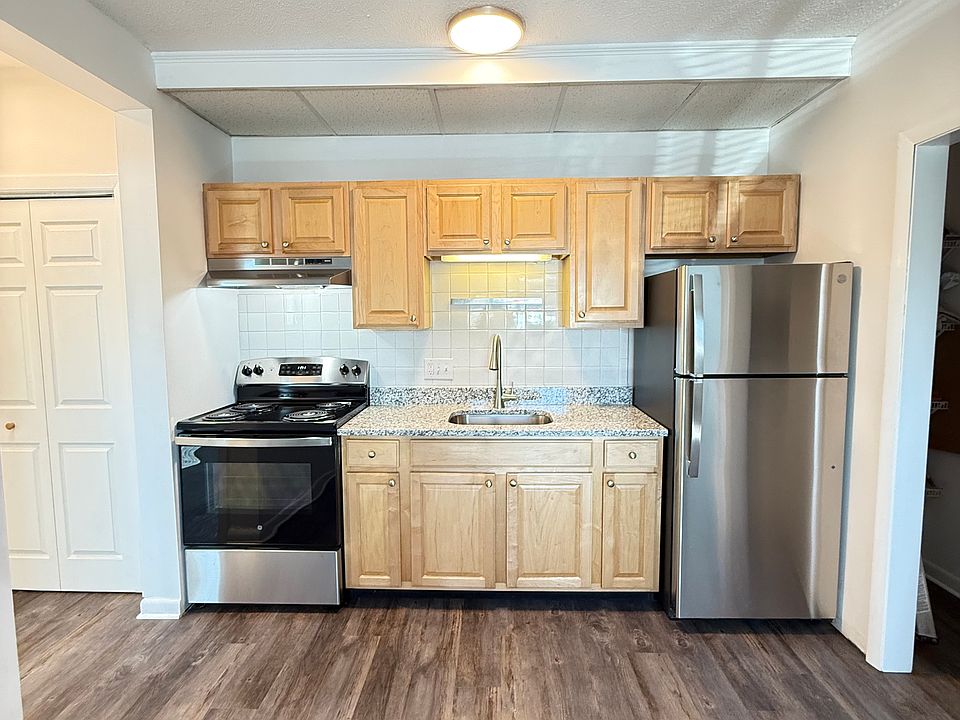 1st image of 40 Amici Way APT 10