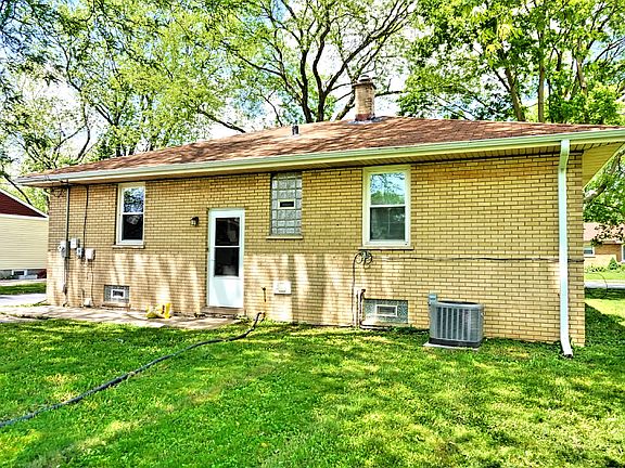 5th image of 657 E 160th Pl