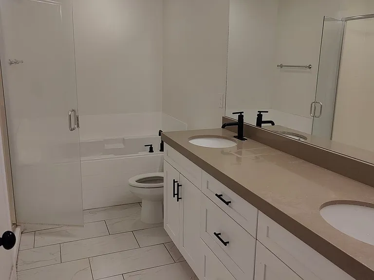 682 E Benbrook Ln — Photo 10