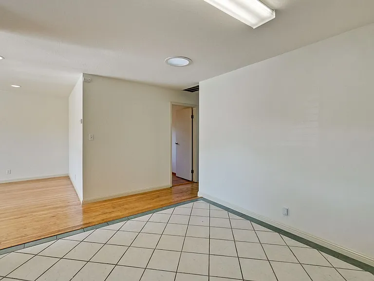 1109 White Cliff Dr — Photo 16