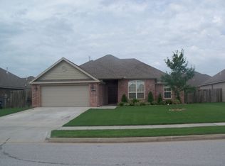 3000 SW Oakleigh Rd, Bentonville, AR 72712