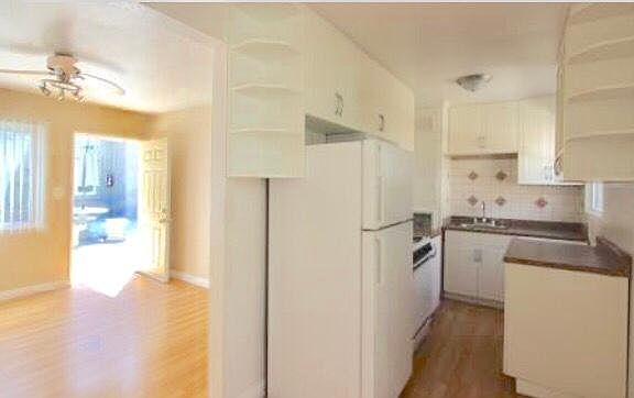 4th image of 4264 Ingraham St