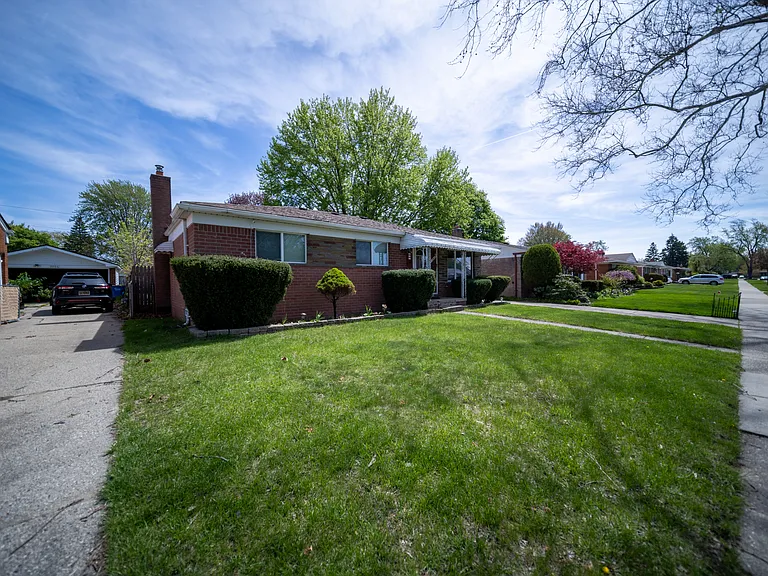 28660 Patricia Ave — Photo 2