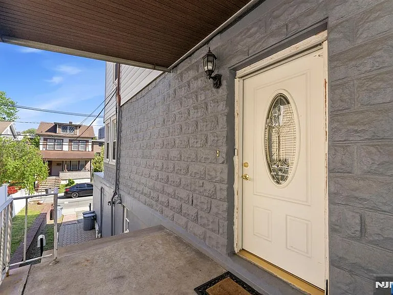 773 Kingsland Ave — Photo 2