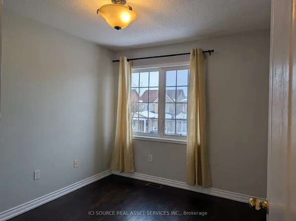 77 Rainbow Valley Cres, Markham, ON L6E 1M2