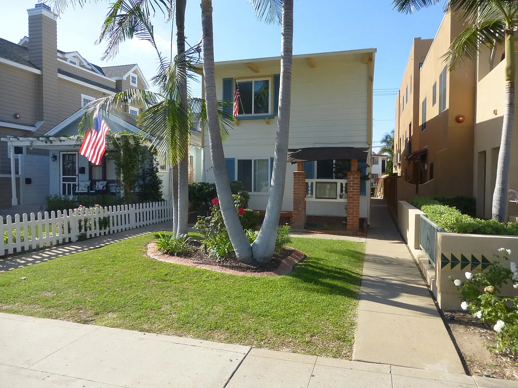 454 1/2 Orange Ave — Photo 1