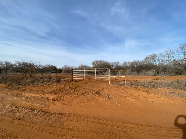 2 Ranch Rd, Encinal, TX 78019