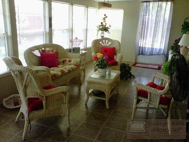 2nd image of 210 Hacienda Ln