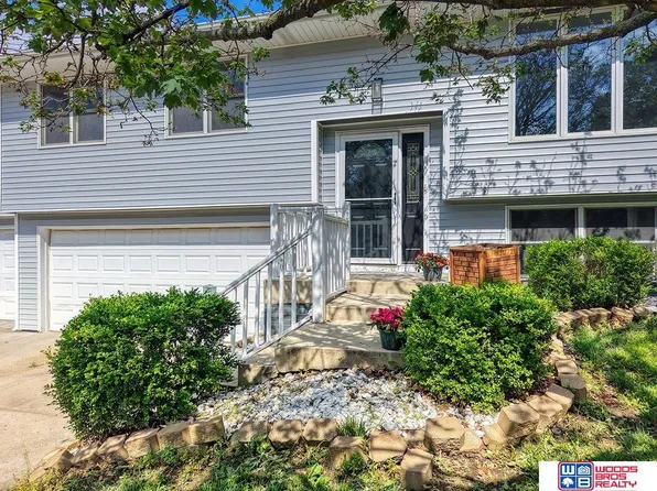 5200 Tipperary Trl, Lincoln, NE 68512