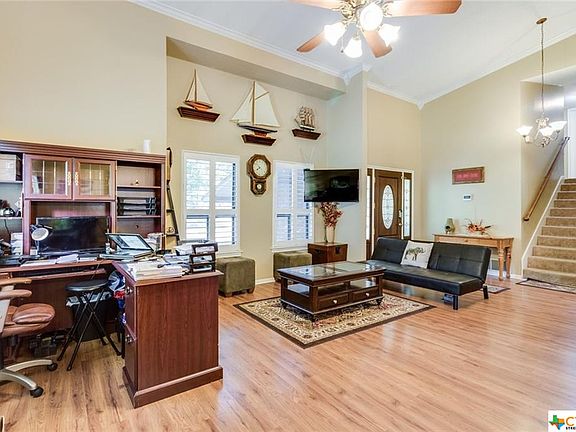 4th image of 3205 White Oak Dr