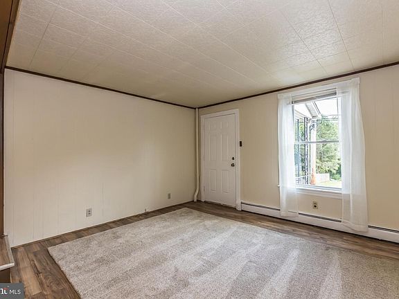 4th image of 527 W 4th Ave