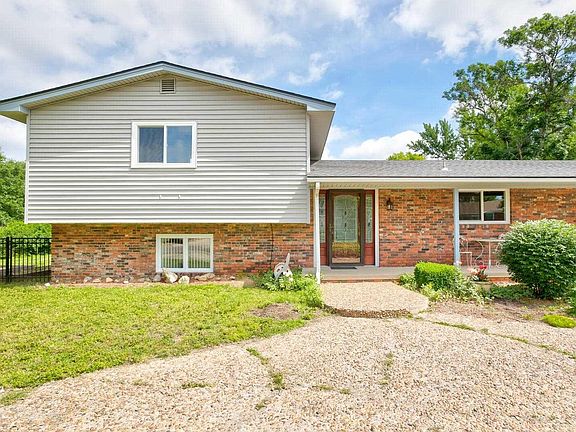 2nd image of 600 Monterey Pl