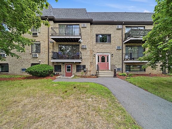 4th image of 303 Pawtucket Blvd Unit 14