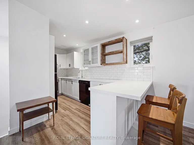 389R Leslie St S #SOUTH — Photo 5