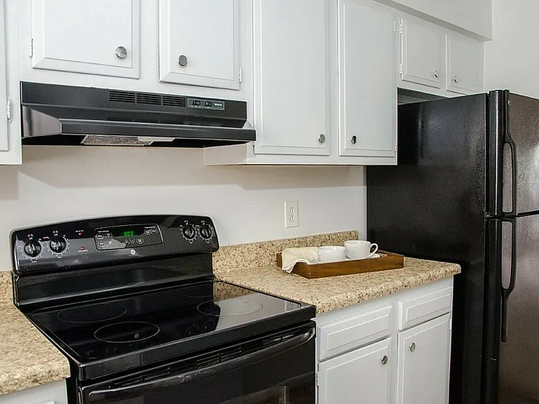 5610 Monroe Pl — Photo 9