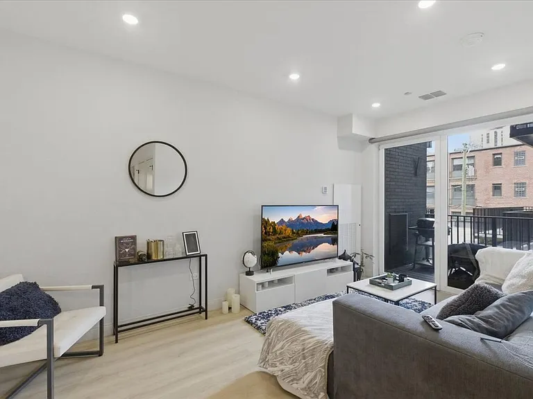 947 W Sunnyside Ave #213 — Photo 6