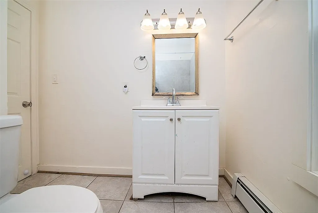 3 bed, 901 sqft, $975 — Photo 1