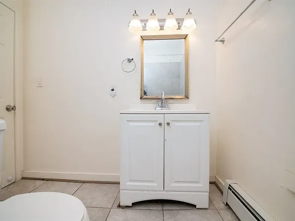 81 Gilbert St, Quincy, MA 02169