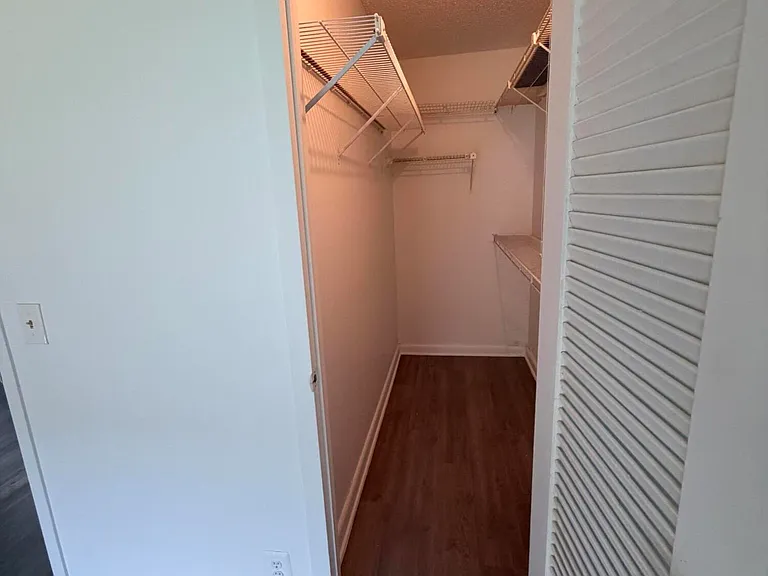 266 Brighton Dr E #G — Photo 17