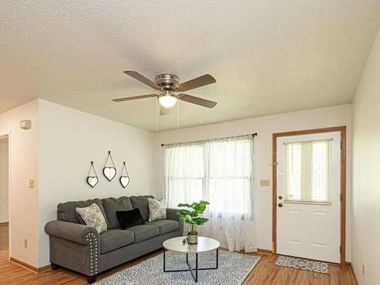 405 N Center St — Photo 5